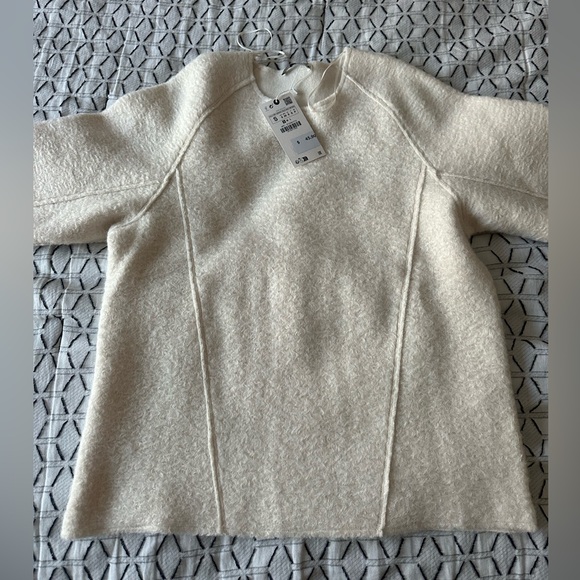 OVERSIZED BOUCLÉ SWEATSHIRT - Picture 4 of 6